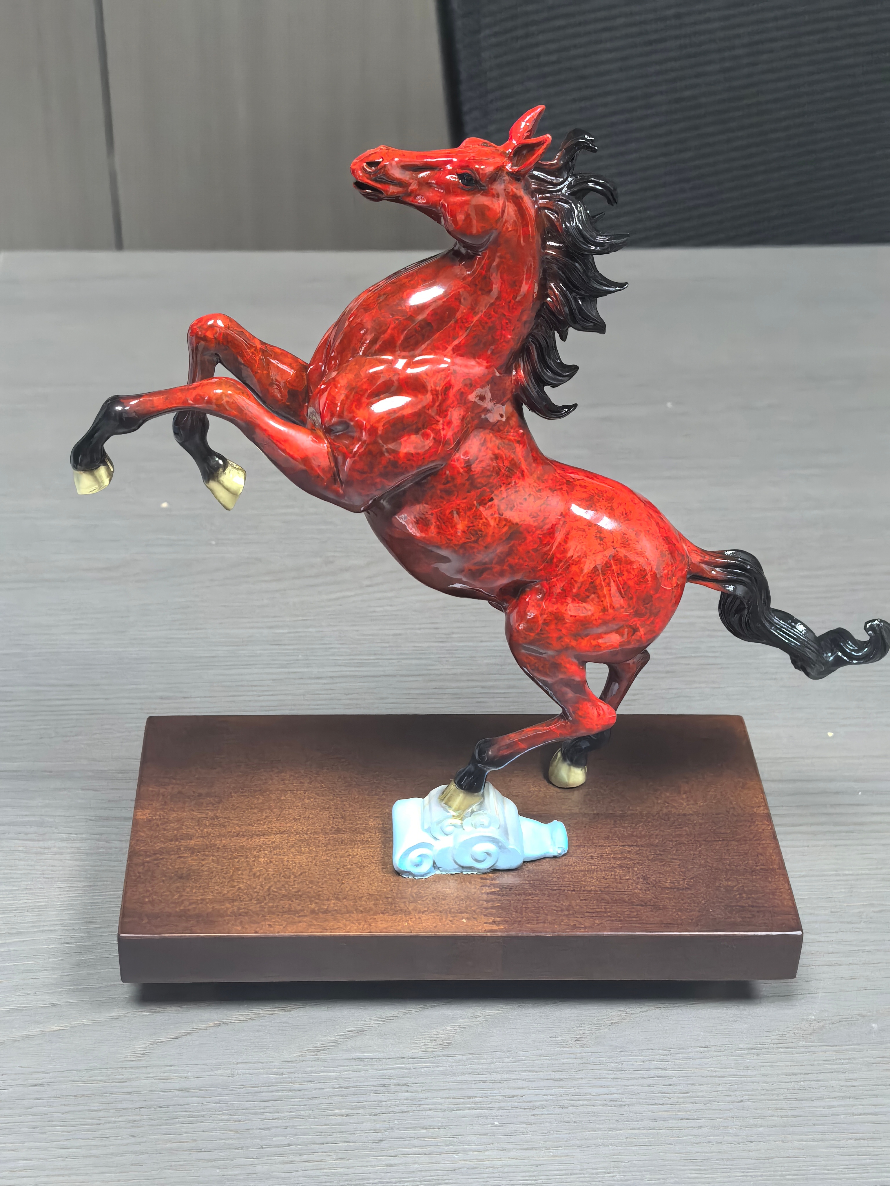 又是一年小满，今天忙了一天，今年是36周岁的本命年，朋友送了一件铜马摆件，希望往