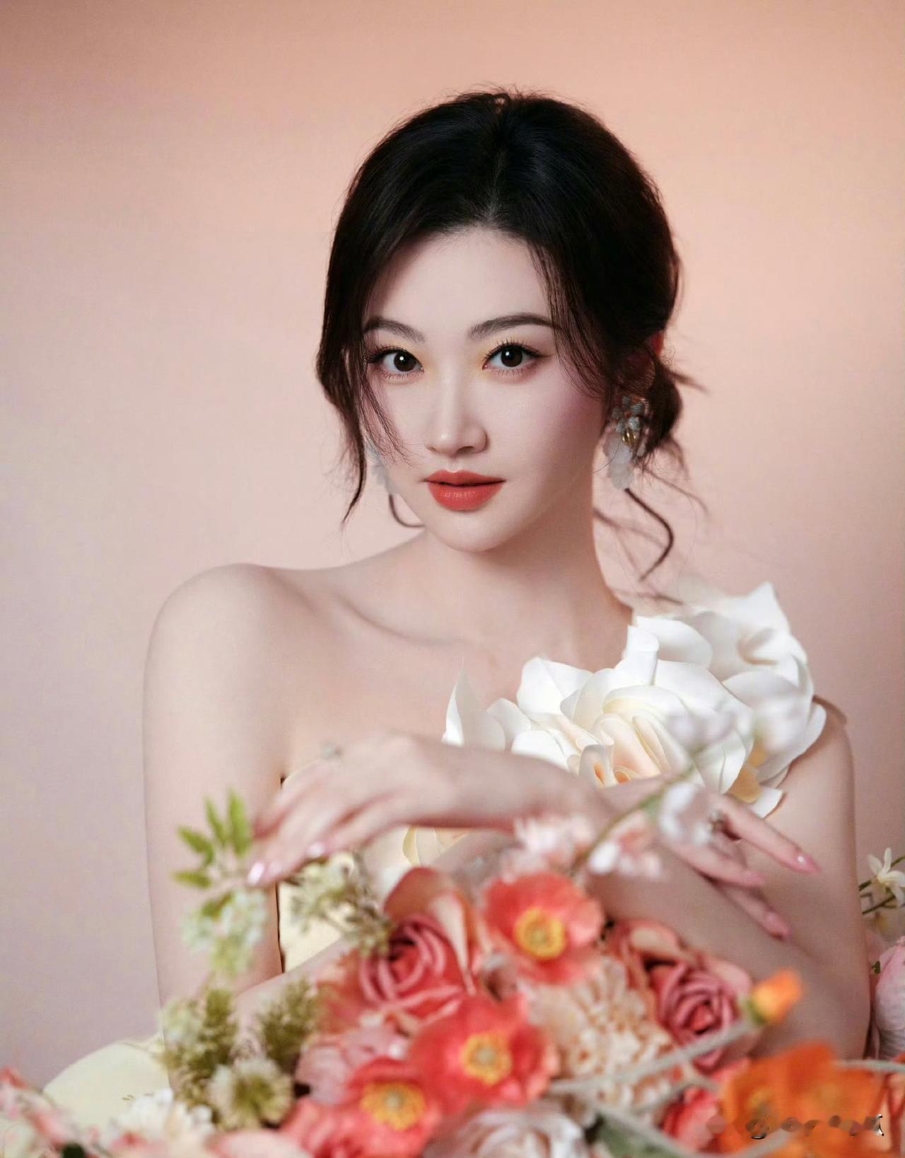 景甜这些年真没有遇到一个好人，感觉她的所有运气都花在了遇见她第一任。

明明那么