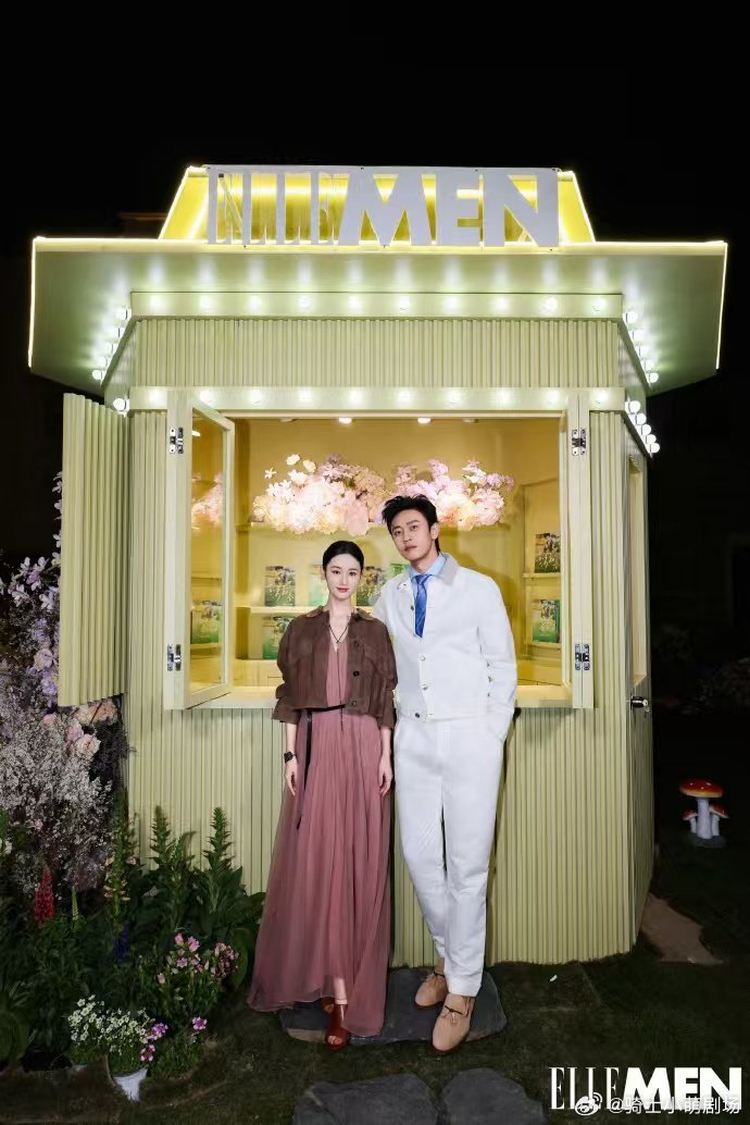 王天辰郭晓婷可曾做过什么同桌王天辰与郭晓婷同框氛围感拉满，气场适配度超高，自带夫