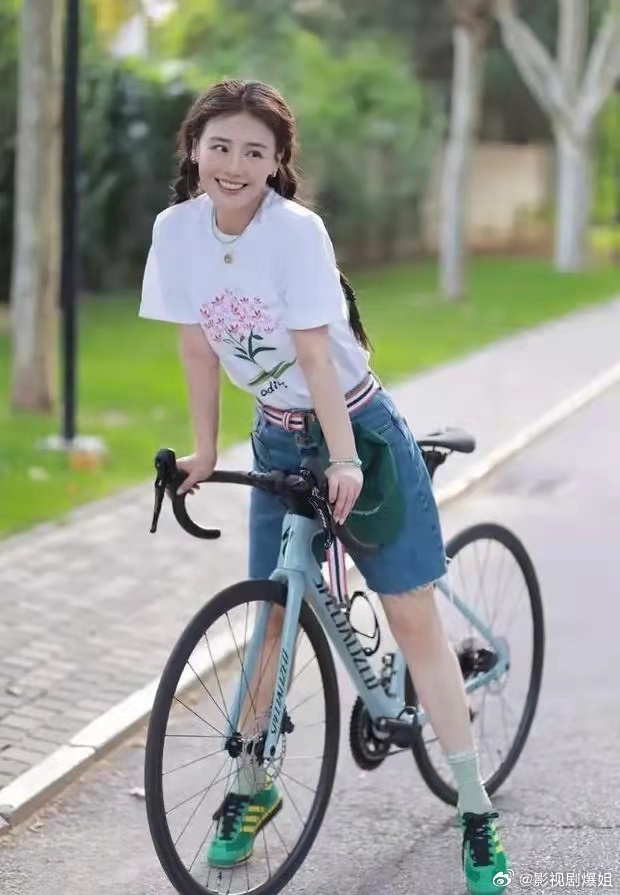 马思纯这组骑行照，也太有活力了吧！ ​​​