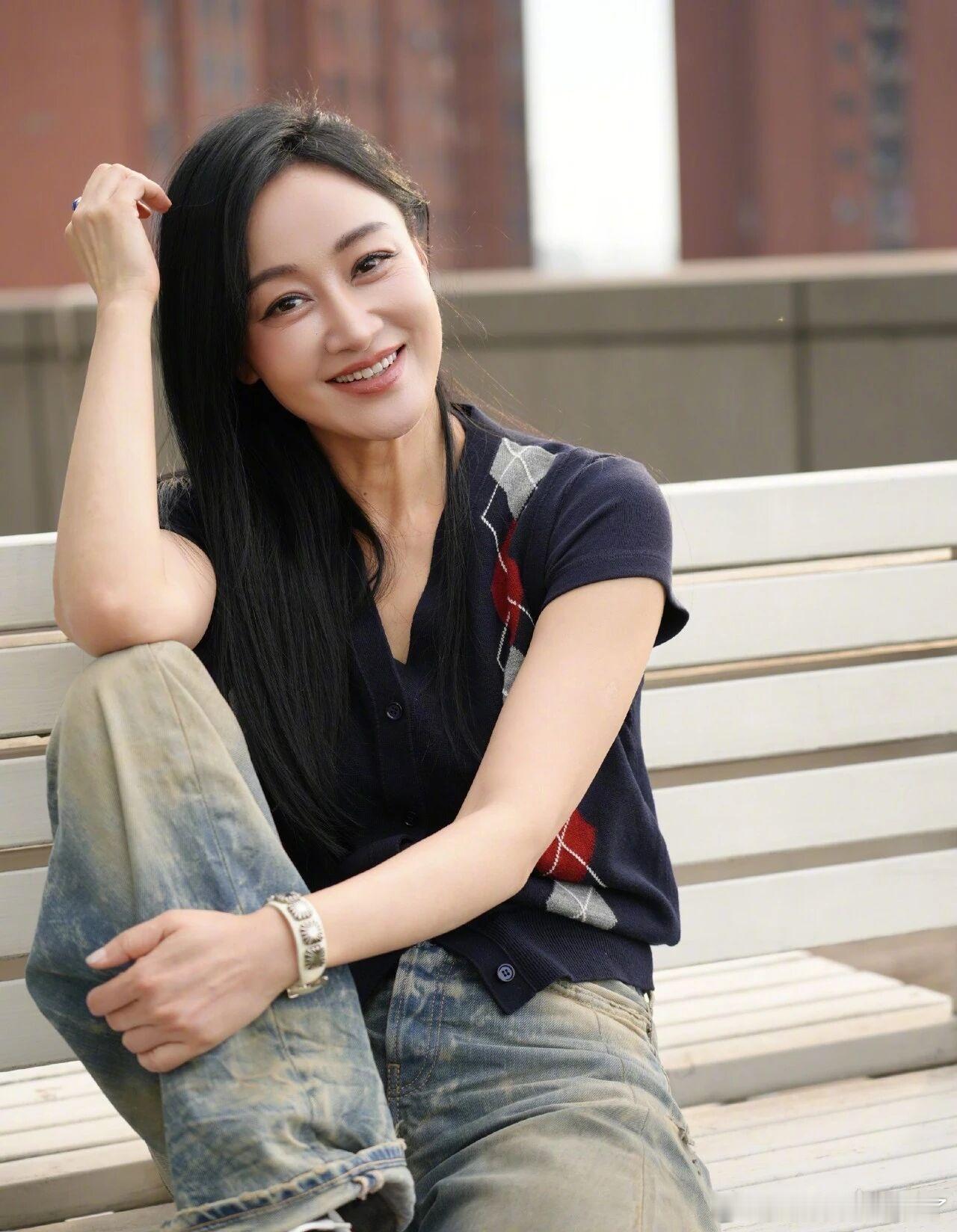 赵子琪淘汰后节目组不让取包不让取包是在拍摄中，拍出画面不美观，真人秀的节目理解啦