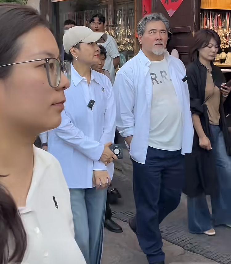 赵文瑄、张凯丽现身江苏淮安