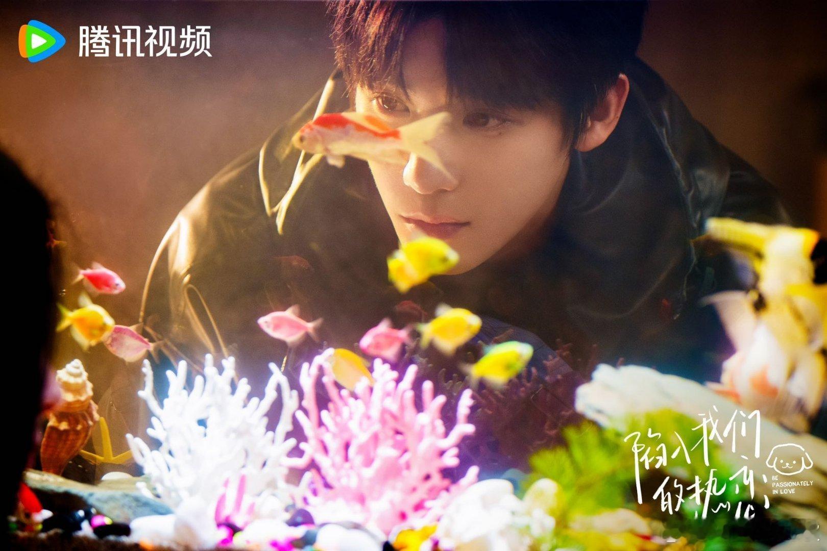 #王安宇拍戏瘦了7公斤# 原来王安宇为拍戏瘦了7公斤，怪不得随便一个路透都能轻松