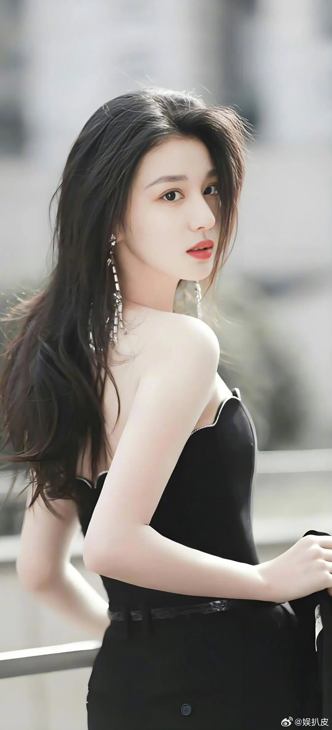 王楚然转发区美女独美，别来沾边！王楚然专心拍戏，拒绝无端拉踩与恶意解读￼￼￼ 