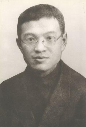 1925年冬张闻天受党组织派遣赴苏联学习，入中国劳动者孙逸仙大学(通称莫斯科中山