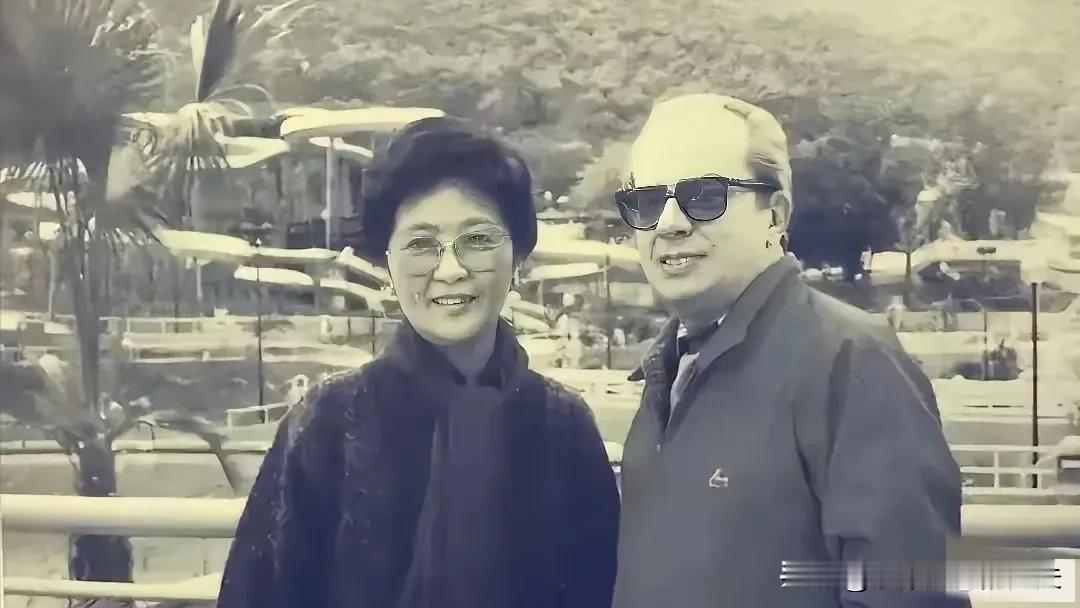 1952年，“面粉大王”荣宗敬的小女儿荣卓如和丈夫的家“哈同花园”被收回，一夜之