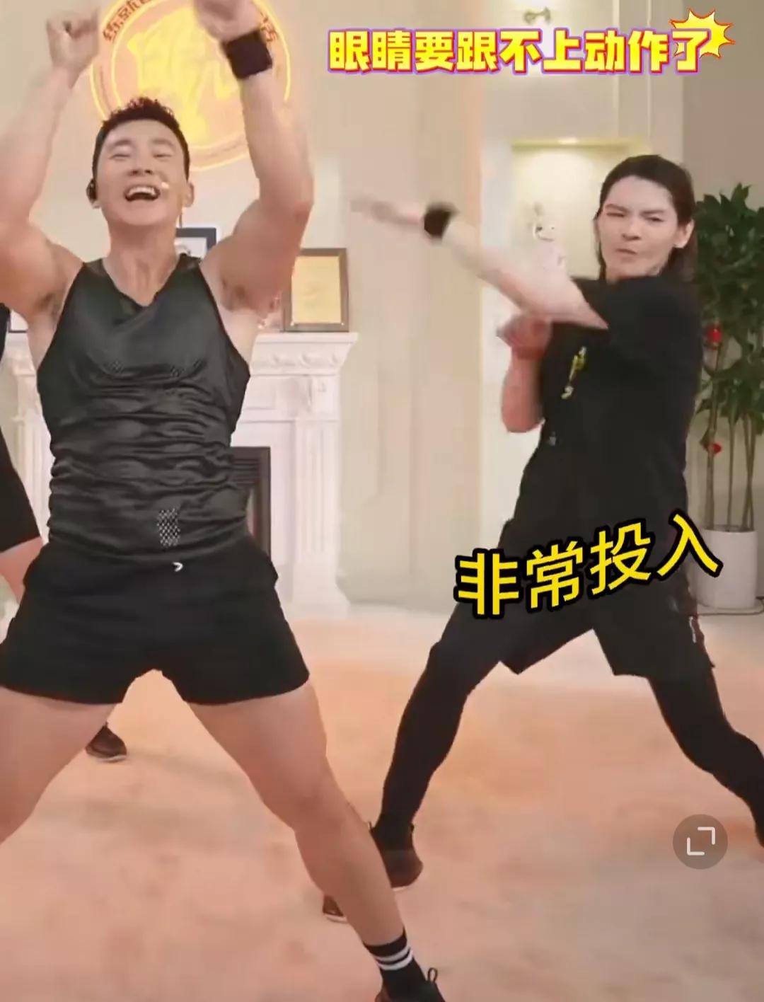 向佐跳操喜感爆棚，豪门滑稽担当展现幽默魅力！
有钱的爹、强势的妈、漂亮的老婆和搞