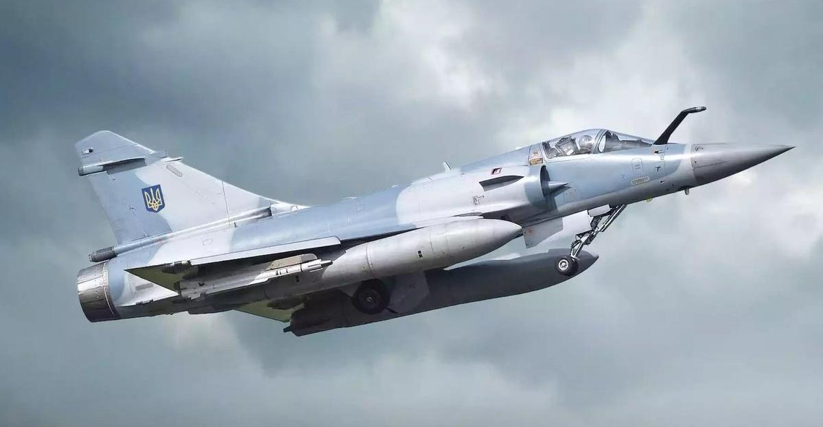 挂载“米卡”（MICA）中距空空导弹和“魔术2”格斗弹的乌克兰空军法制“幻影20