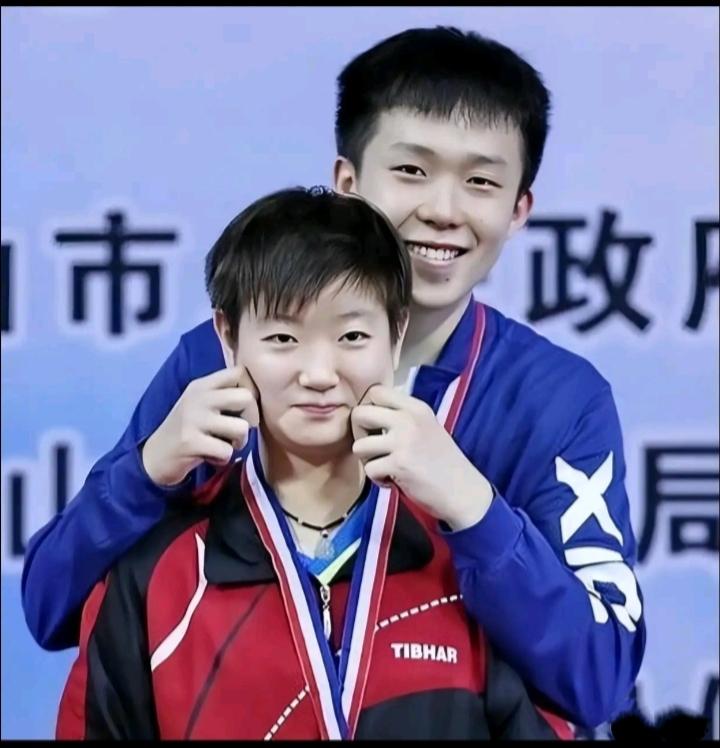 中国乒乓球的两大台柱！
     王楚钦和孙颖莎是中国乒乓球的两大台柱子。他俩率
