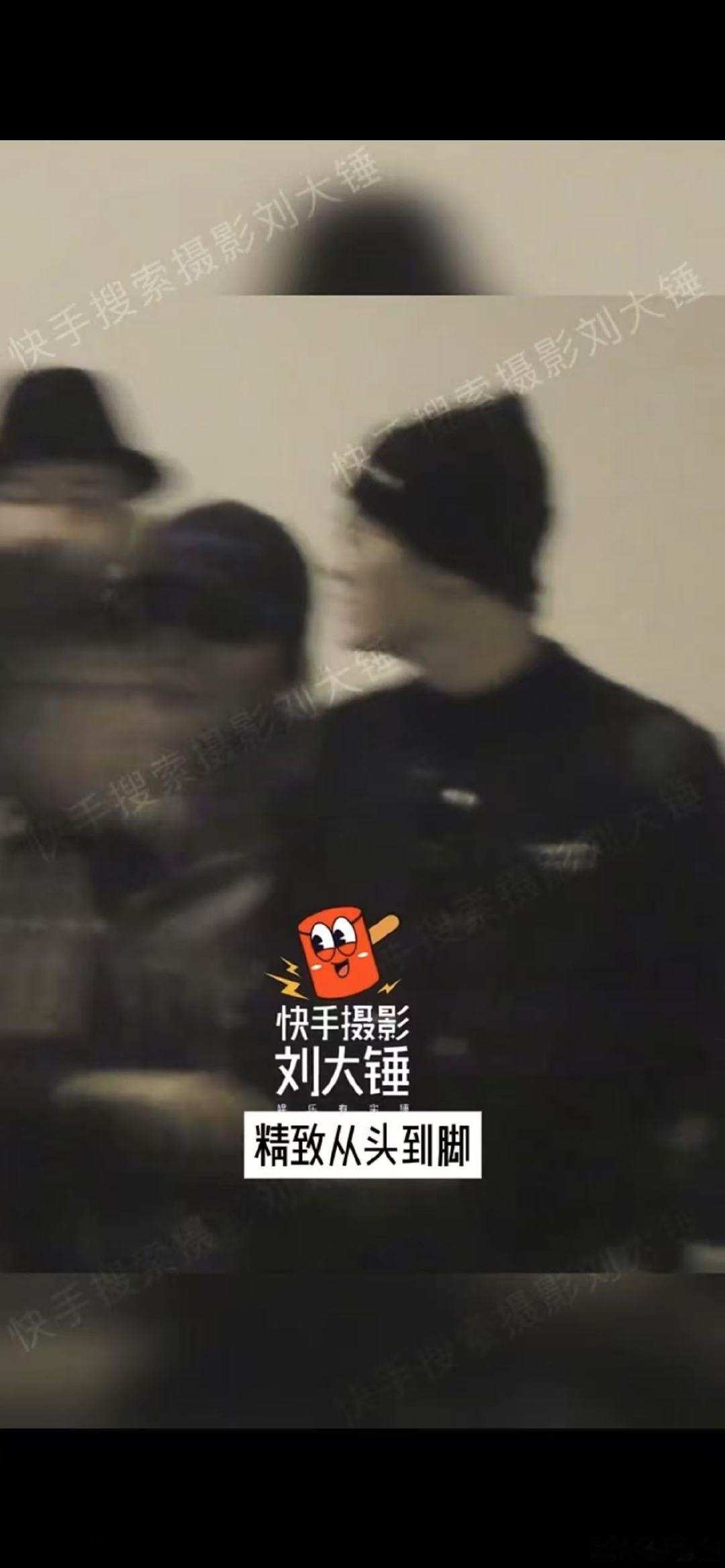 檀健次本性不改就爱臭美  想起他的粉丝说：看镜子里的檀健次正被帅晕中，不过看他小