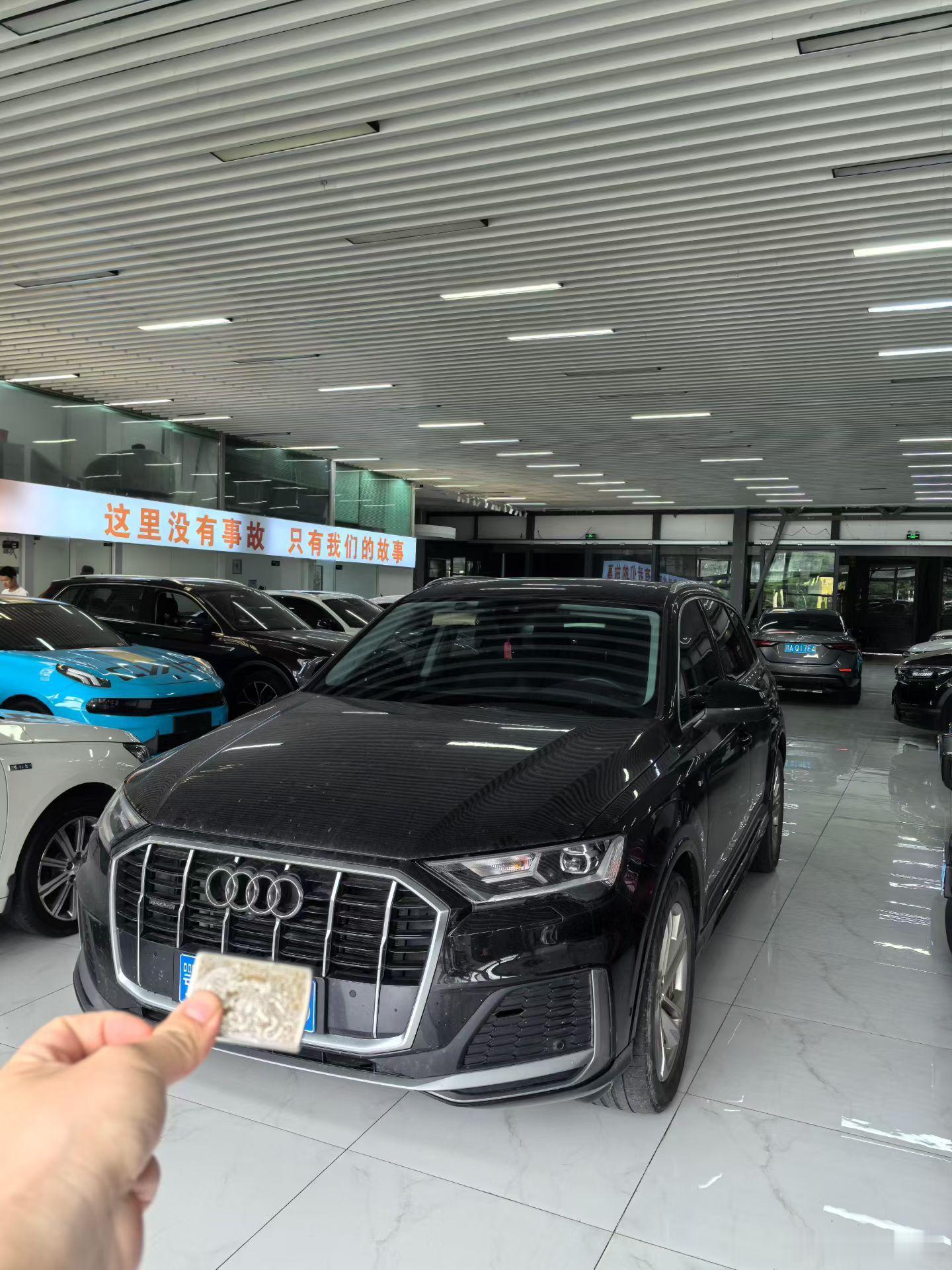 最新拿下奥迪Q7 45四驱运动型2023年4月上牌 4.6万公里 原车漆现在真的