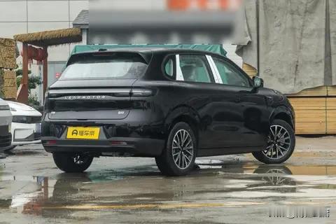 零跑B10：10万级SUV首选，均衡到挑不出毛病
 
为啥说零跑B10是10万级