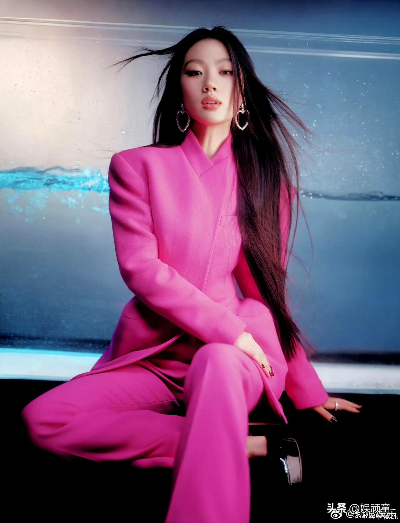 单依纯明知没有《李白》版权，还唱《李白》这首歌，无非两个原因！
第一:单依纯唱过