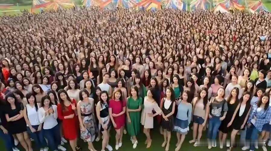 上海25至49岁常住未婚女性达209万，25至34岁未婚率41%，人民公园相亲角