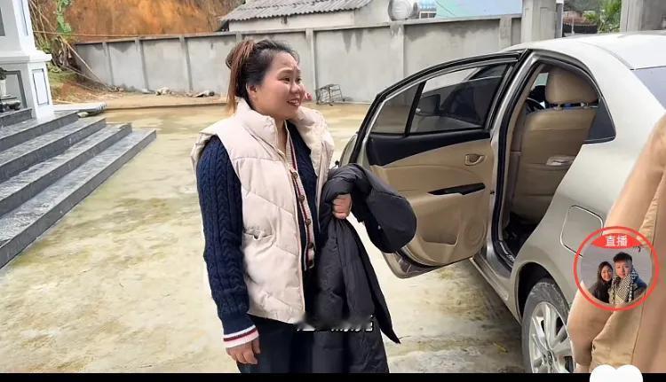 昨天小松视频是和小叔婶婶一起去婶婶娘家，婶婶娘家是典型的农户人家，鸡鸭猪成群，但