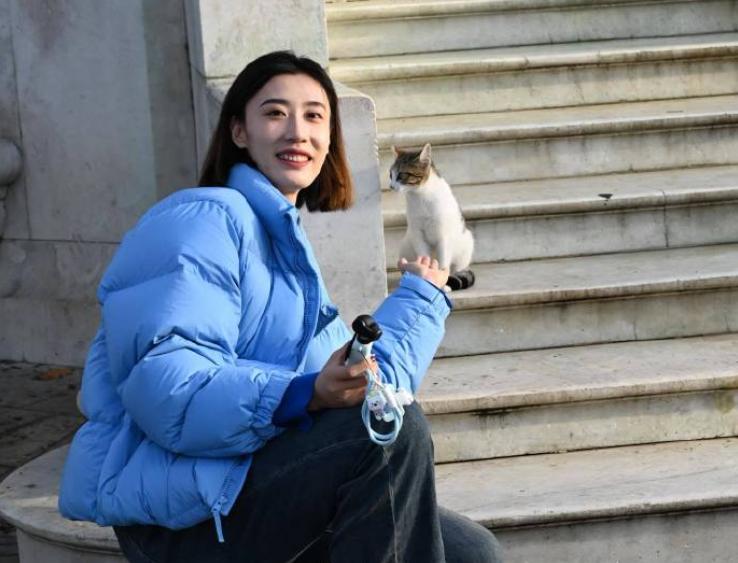 感觉王媛媛到国外打球后，很会享受生活了。
她以前就是一门心思打球，很少分享私下的