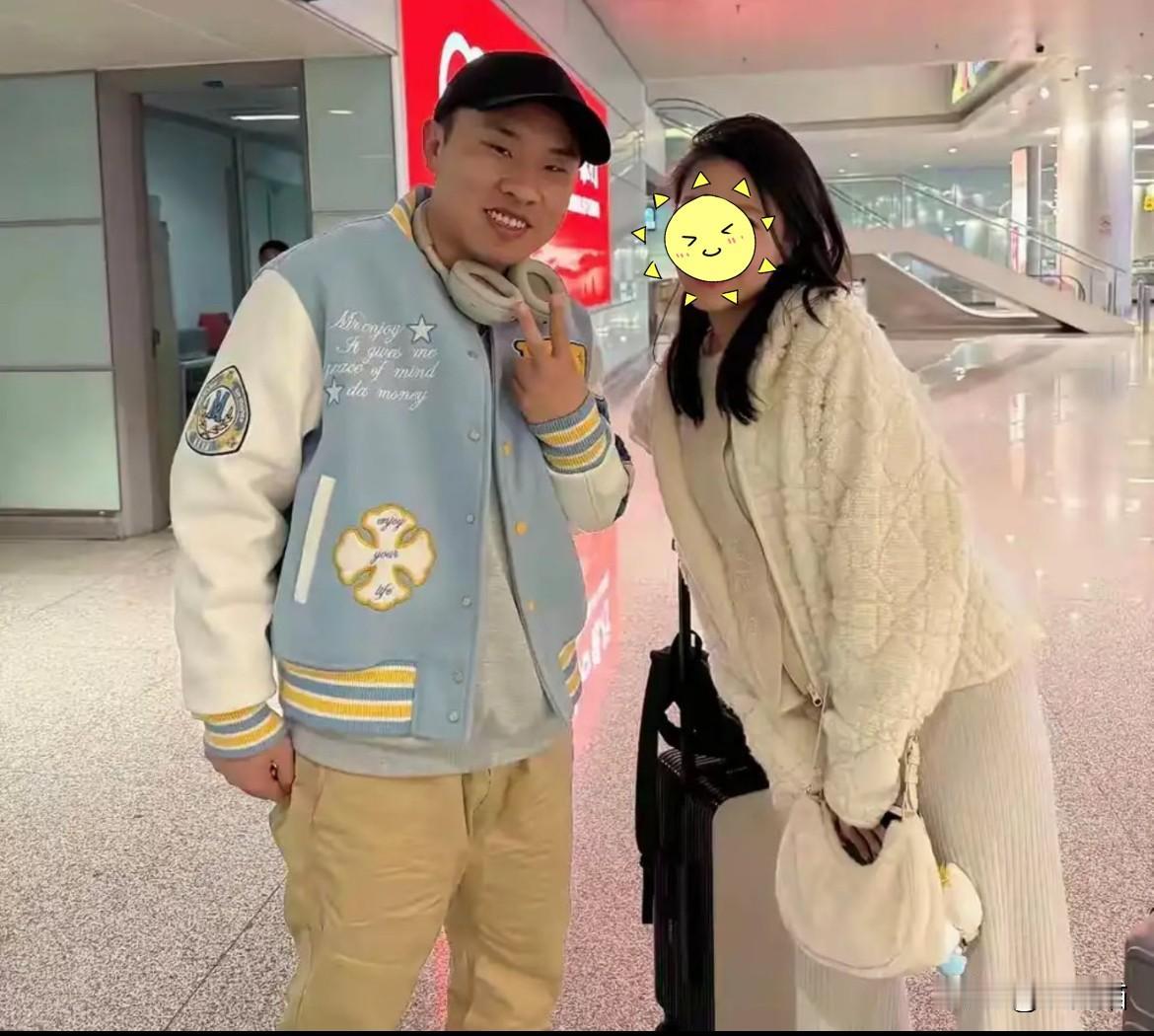 徐志胜这段感情打破了很多人
对优质伴侣的刻板偏见。
很多人下意识觉得家境好、阅历