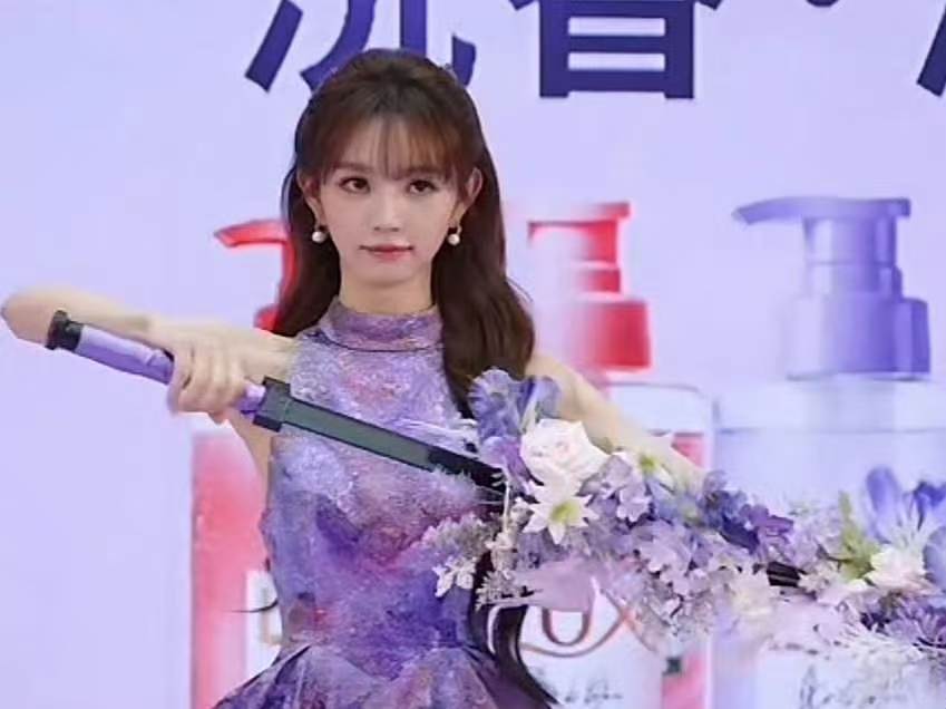 看的出田曦薇是公主 田曦薇紫色星河裙 田曦薇紫色星河裙真的好美啊 