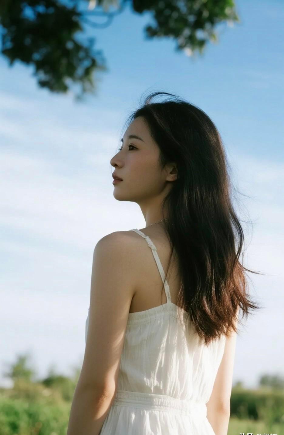 你热乎乎发消息，人家像没电的手机——回个“嗯”都费劲。
别硬撑，别猜疑，别把自己