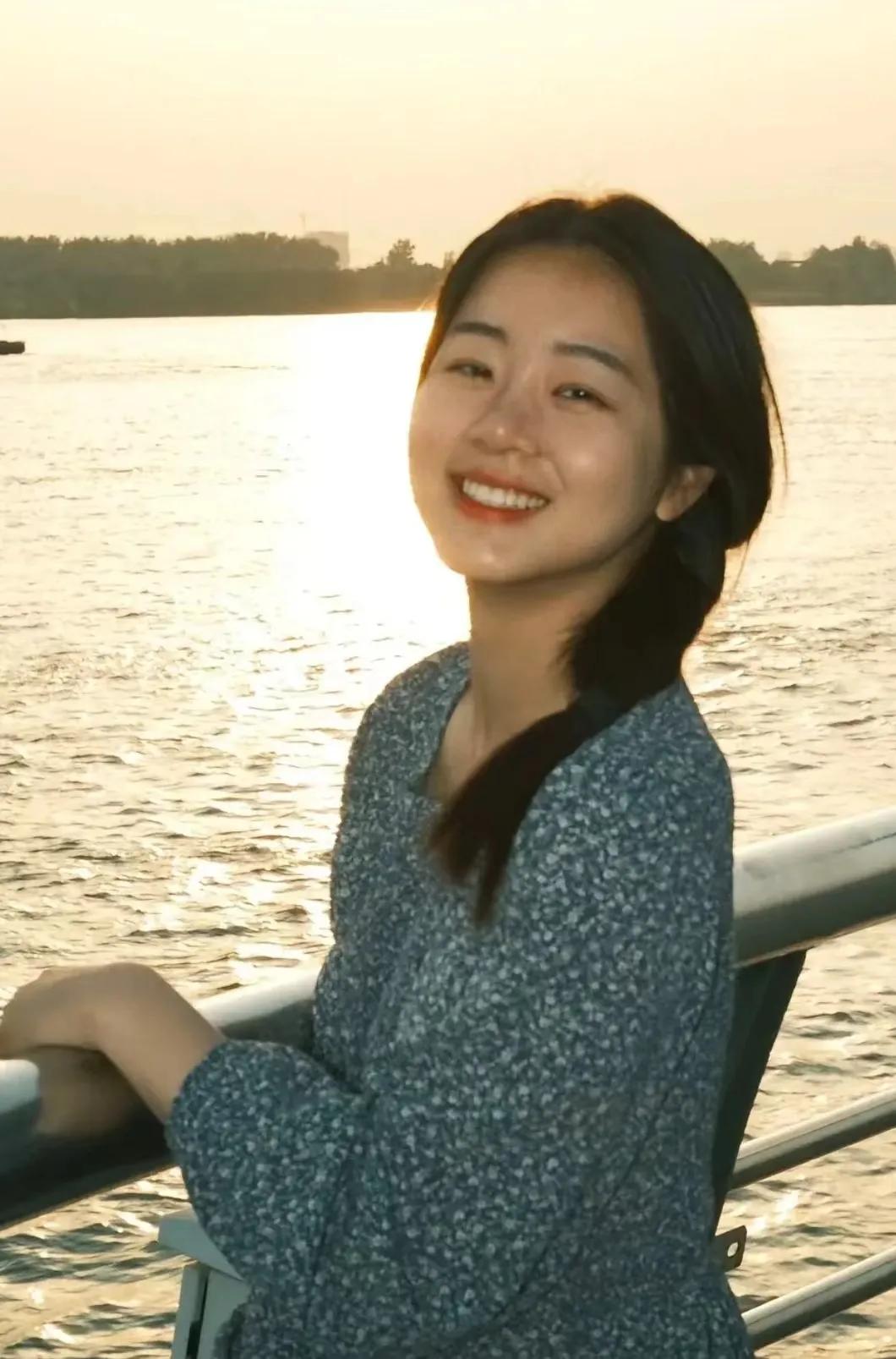儿子的女朋友是幼儿园老师，父母都是厅级干部。结婚时，他们家没有要彩礼，婚房是女方