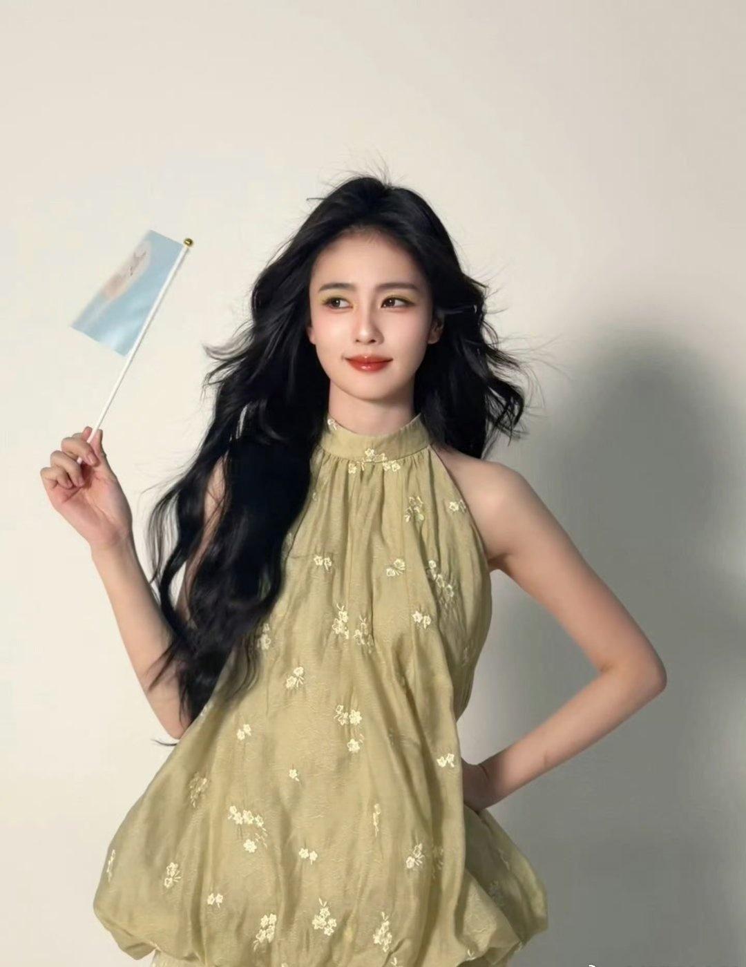❤️白鹿开到荼蘼 

 你变成锁屏 变成密码 变成小卡 变成玩偶 变成我的眼泪 