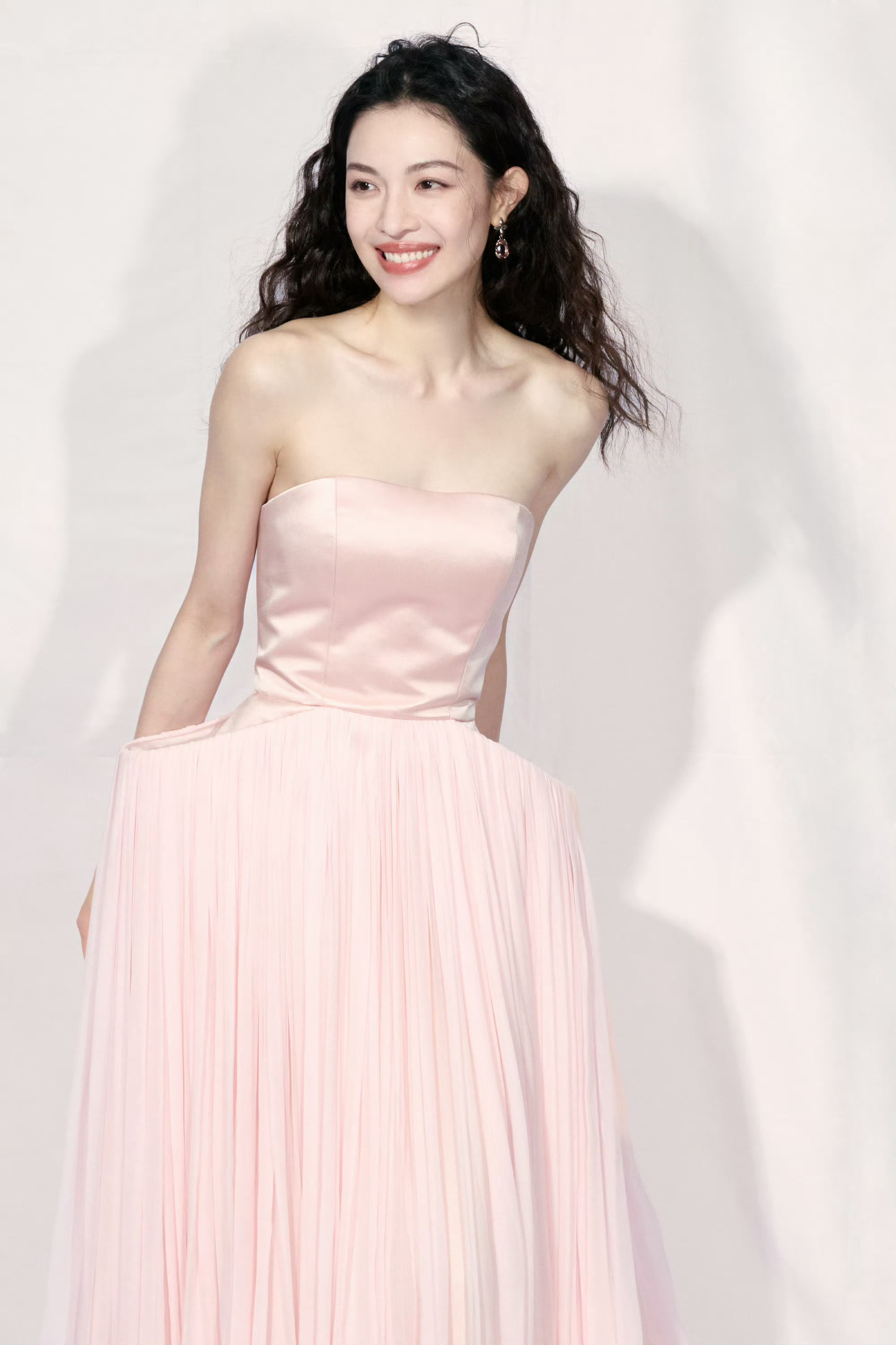 恭喜钟姐！凭借《好东西》斩获第38届中国电影「最佳女配角」，今天Louis Vu