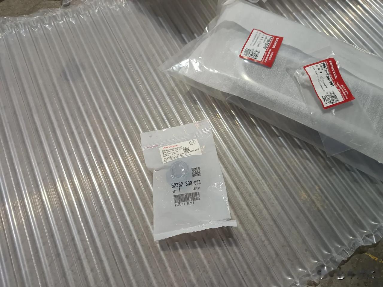 日本人也真是变态
外球头橡皮套，本田CRV
这么一个小东西都要从日本进口
不过价