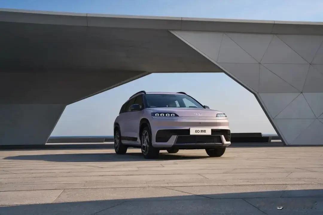 北京现代EO羿欧：细节藏彩蛋，补贴来加码，通勤带娃全拿捏！
 
谁说家用车只能“
