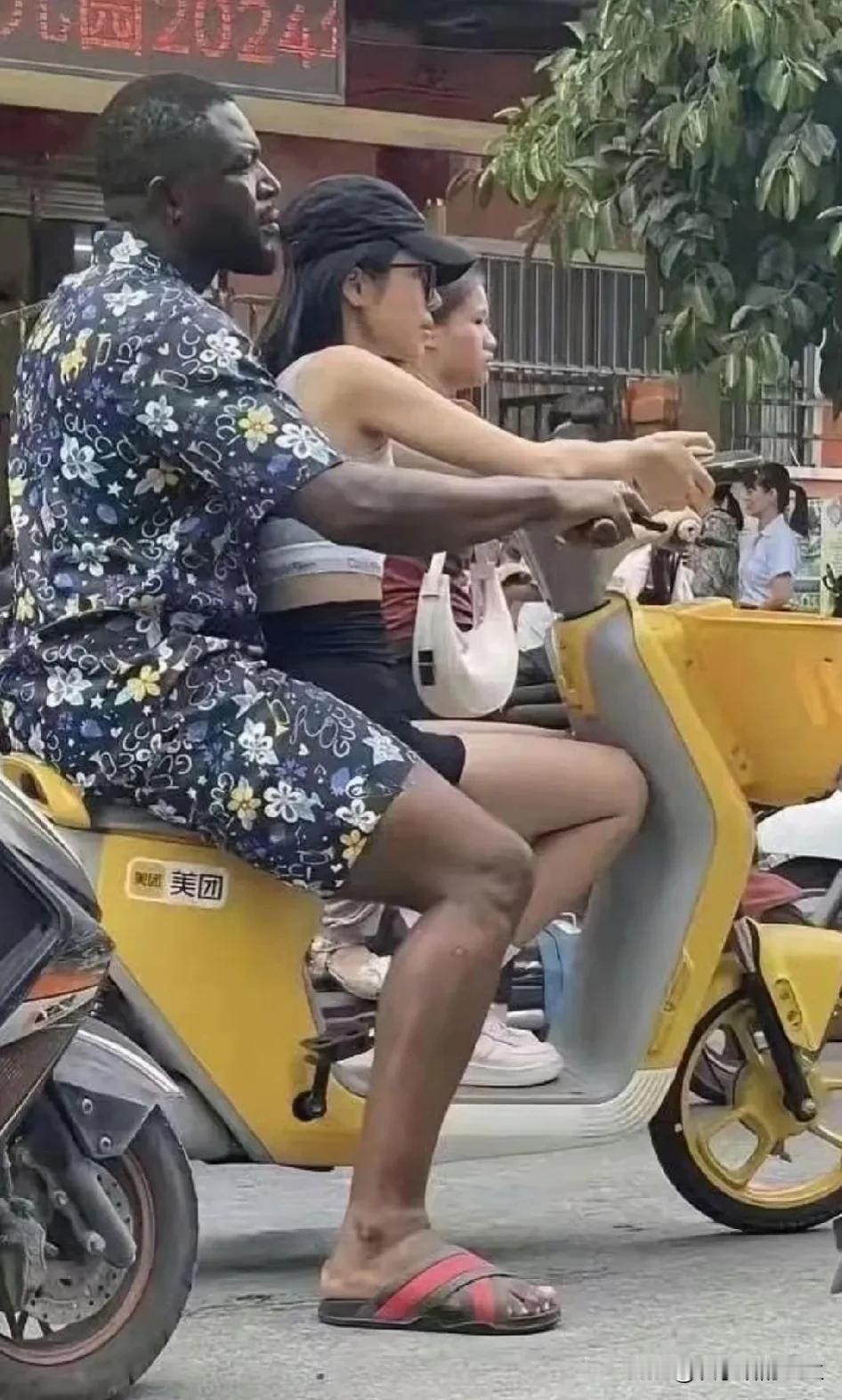 这人一看就有暴力倾向，为什么这么受女性欢迎？[笑哭]