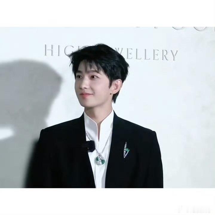 杨洋很好代入小说啊杨洋依旧是那个断档的存在 书里走出来的天选男主，颜值气质无可复