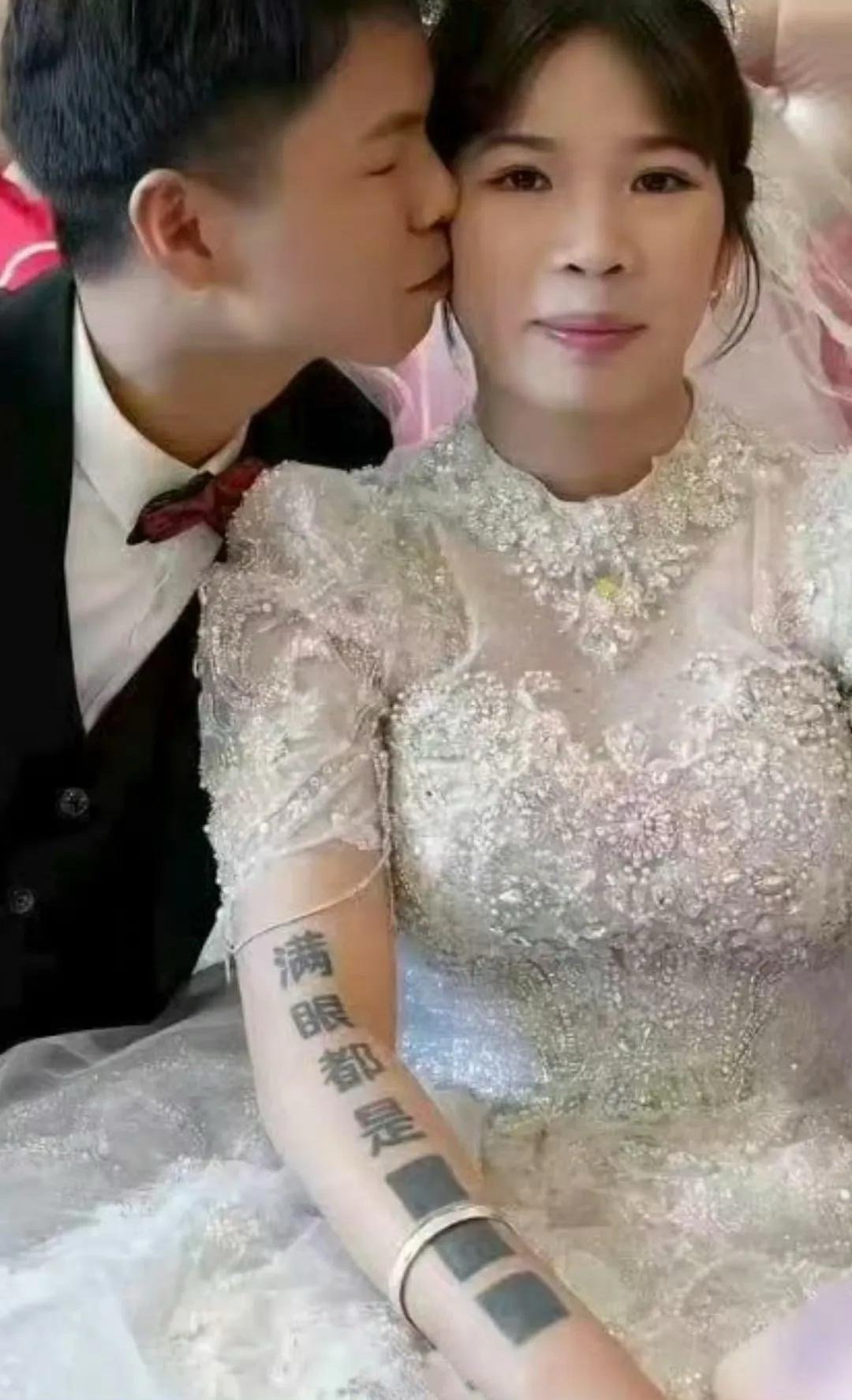 新娘的纹身好特别… 