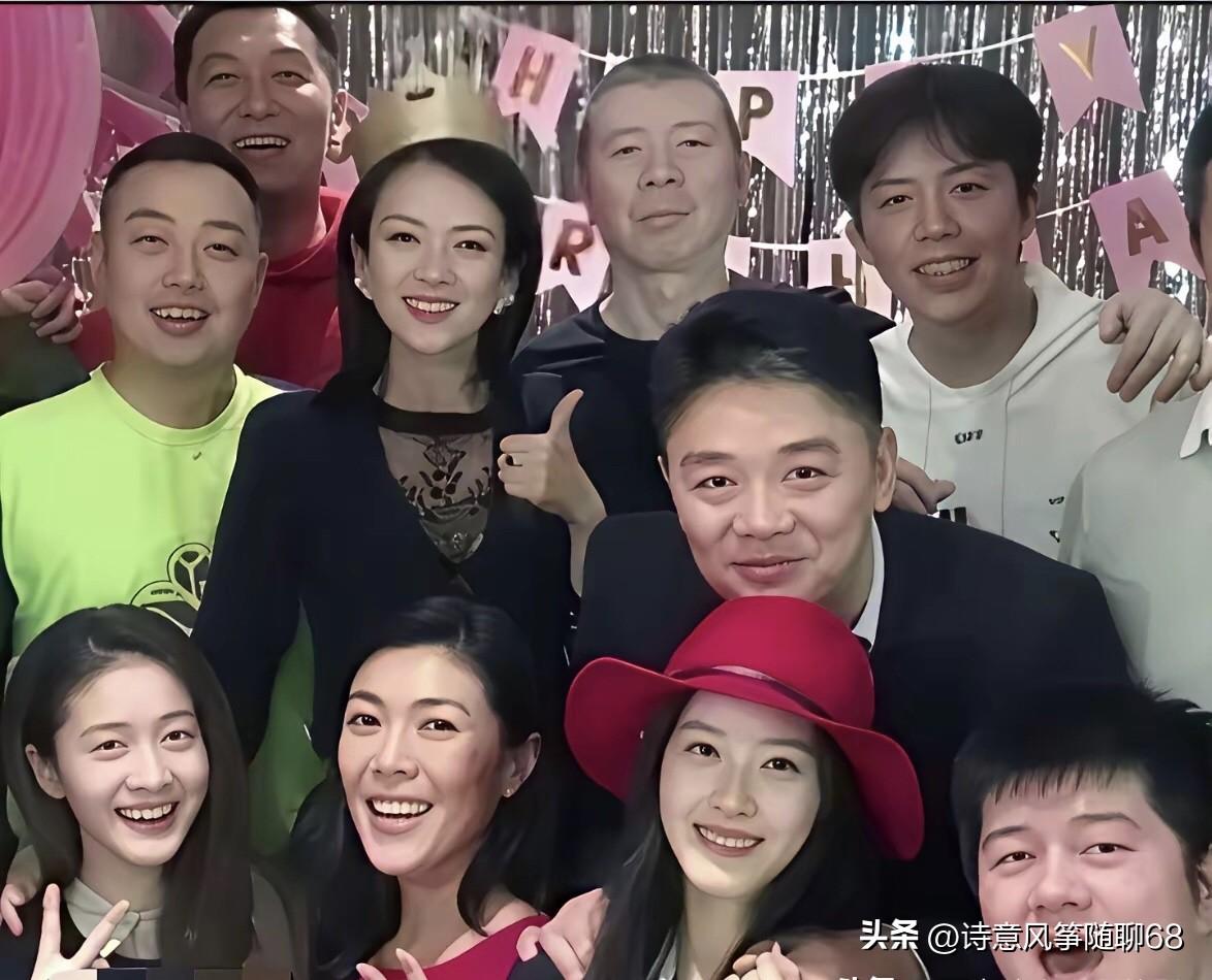 这张合影真的是群星璀璨，有导演，也有企业家，也有演员，世界冠军，他们相聚一起为女