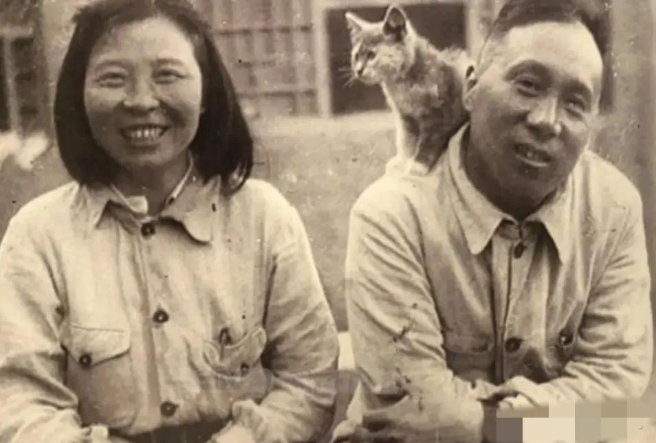 1935年，贺龙找到27岁的女部长李贞，开口第一句就是：长征路太苦，我给你找个伴