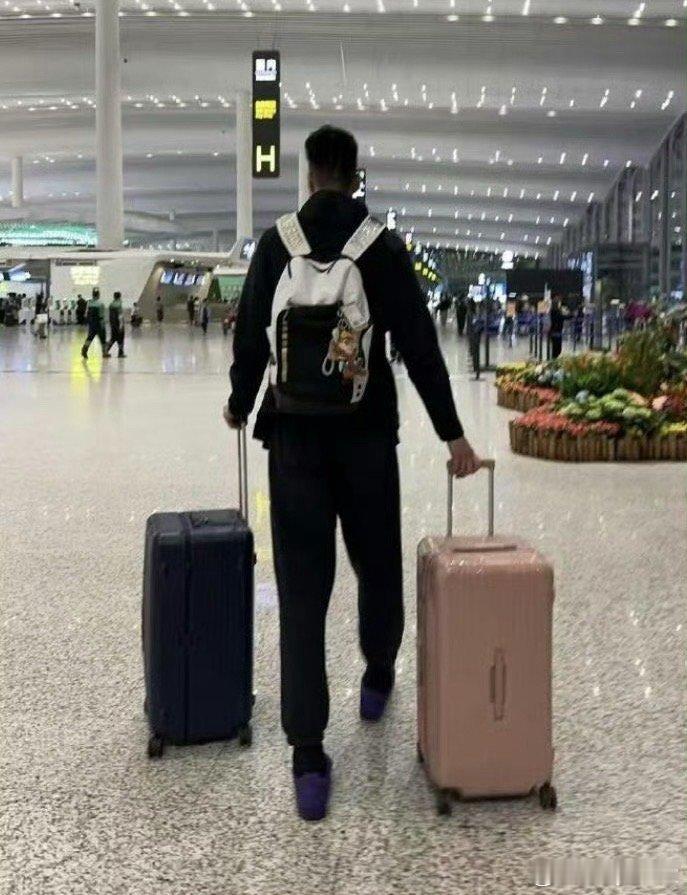 浙江男篮和广东男篮全运会决赛前夕，浙江男篮核心余嘉豪却已于昨晚连夜离队并飞回西班