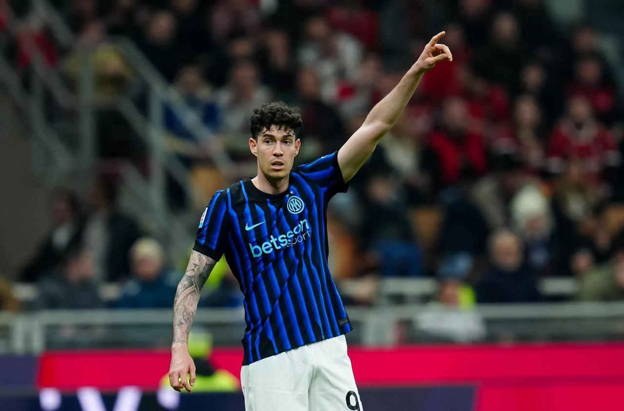 巴塞罗那正在考虑在今夏引进国际米兰后卫亚历山德罗·巴斯托尼，但俱乐部消息人士透露