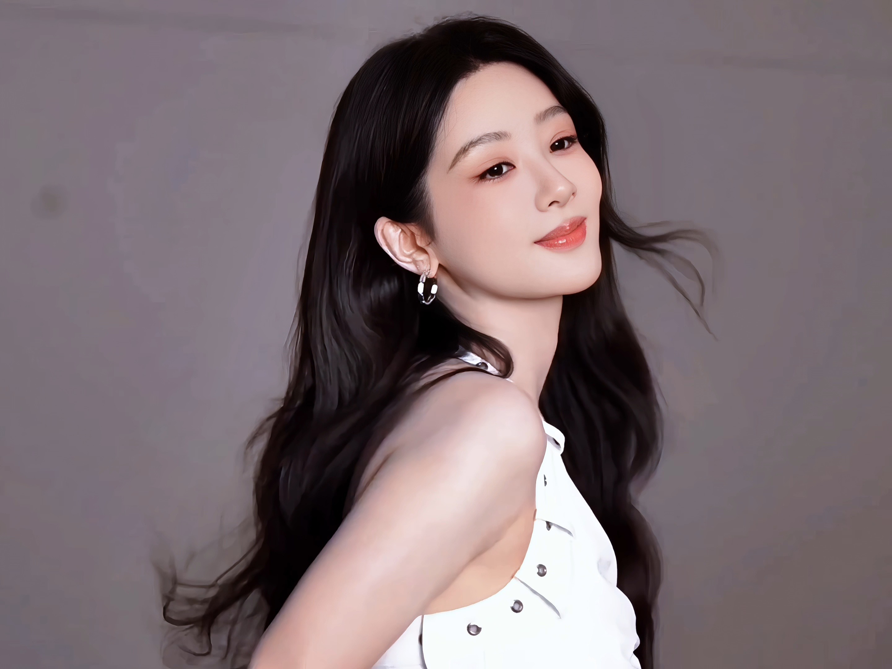 忽然觉得周围都暗了下来，原来是你的美貌在发光