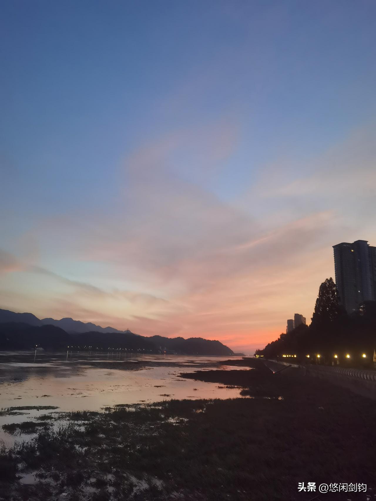 富春江落日余晖