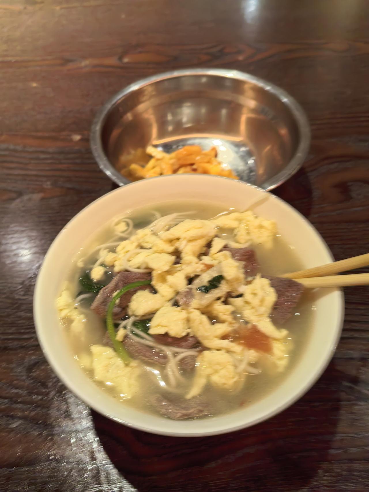 作为天天围着灶台转的厨师，工作餐不求花里胡哨，但一定要鲜、香、顶饱！今天忙完午市