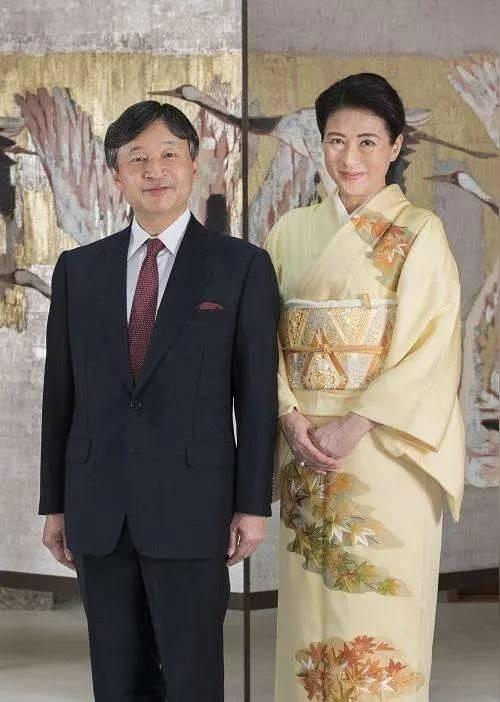 看到有人一本正经纠正“天皇”这个称呼，我第一反应不是愤怒，是愣住。
就是那种，你