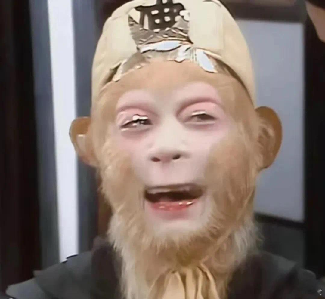 孙悟空去看病，医生问他：“你平时抽烟吗？”孙悟空挠挠头说：“抽啊，我经常云里雾里