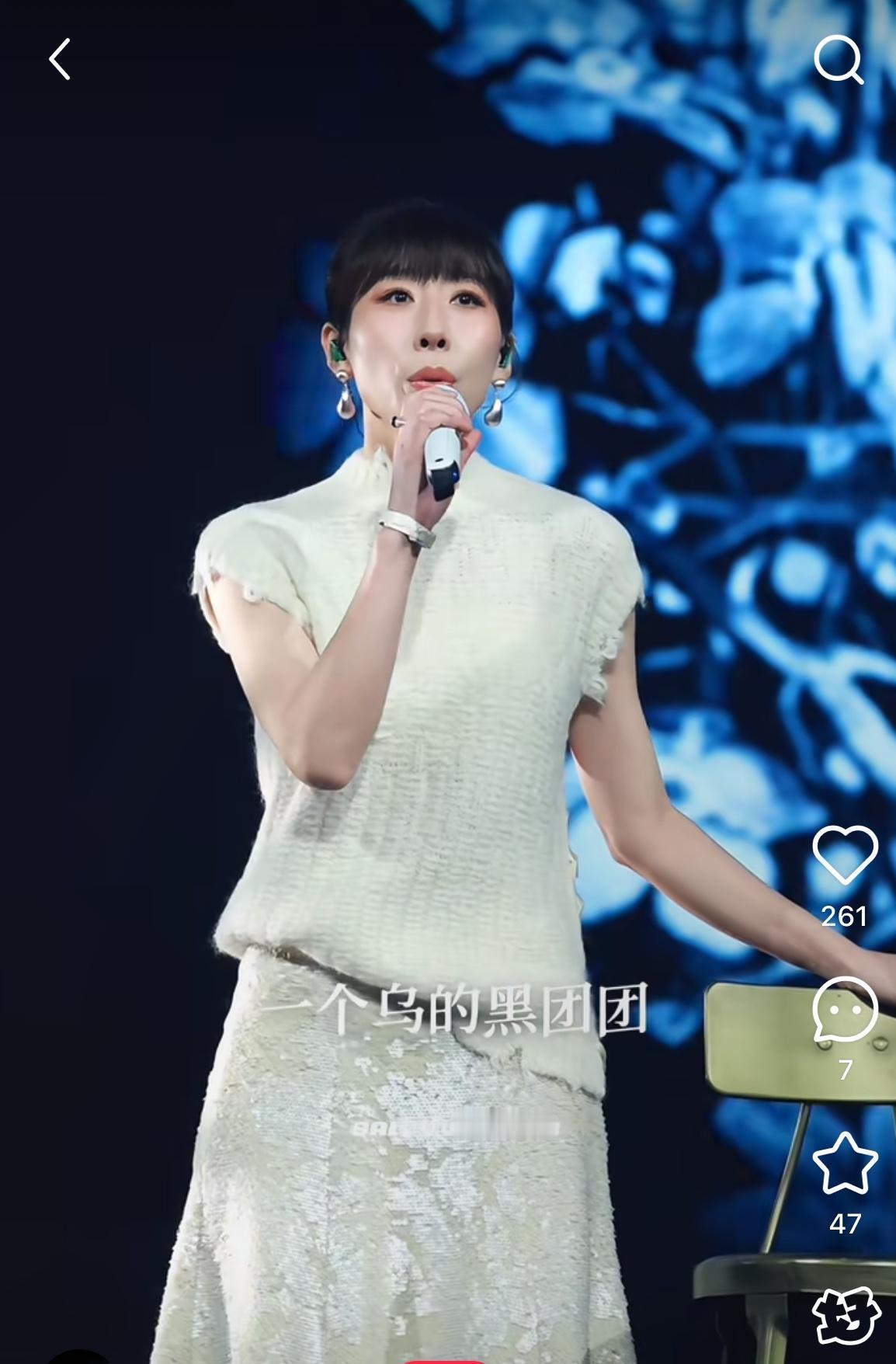 不出意外，意外又双叒叕在跨年晚会搞事情！东方卫视这场直播，任素汐一开口就遭遇话筒