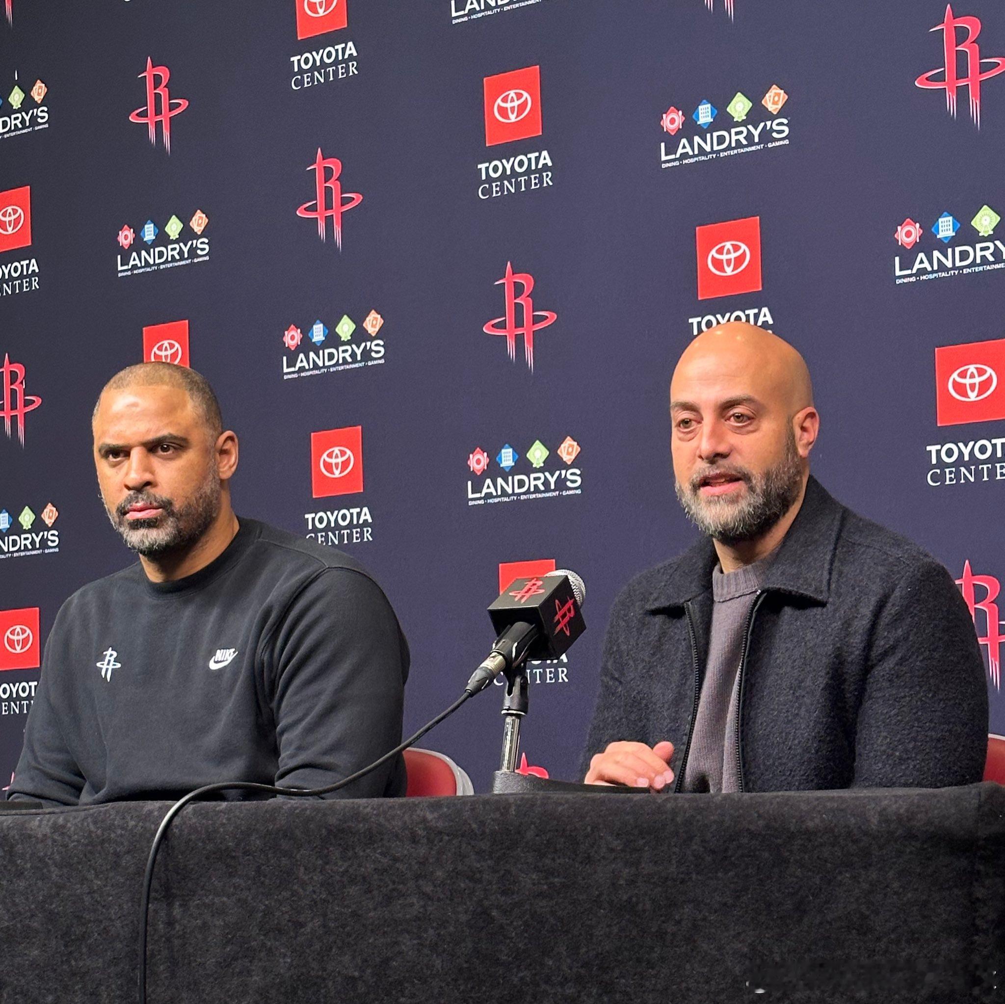 本赛季交易截止日已过，今日火箭￼召开媒体发布会，球队GM斯通￼和主帅乌度卡￼接受