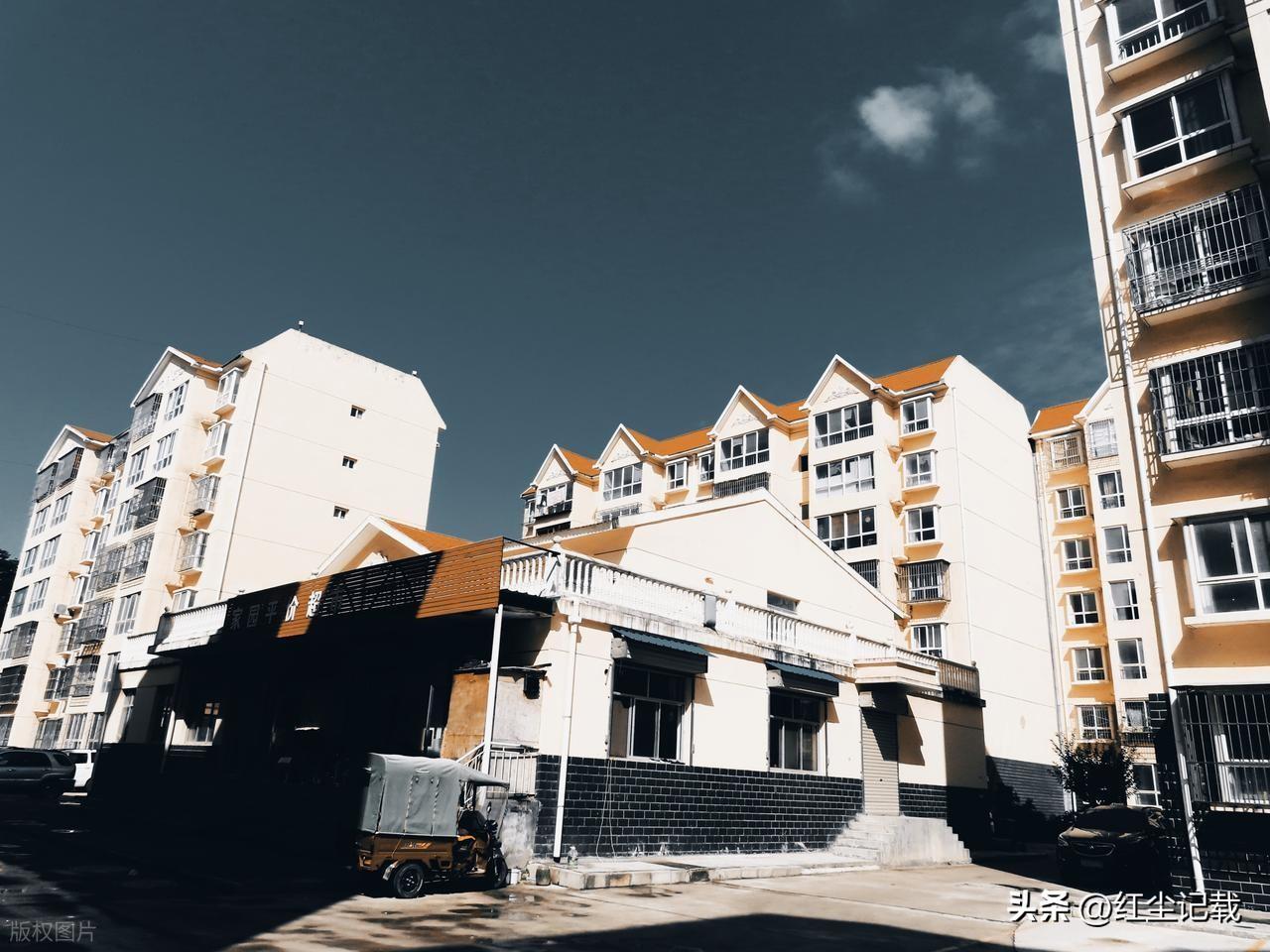 成都一个女的，自己先租了几套房，然后在网上冒充房东，一套房子同时租给好几个人。押