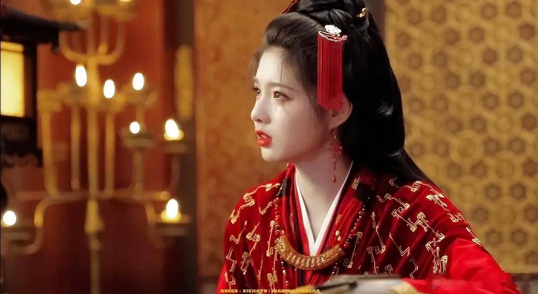 Amy就是黑点，五官脸型绝对是很适配古偶讨喜少女的，民选沈娇娇～ 