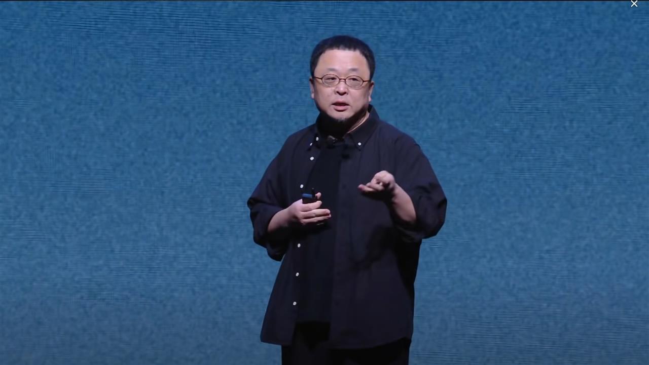 罗永浩科技春晚迟到50分钟后现身，200多万网友在线围观，本