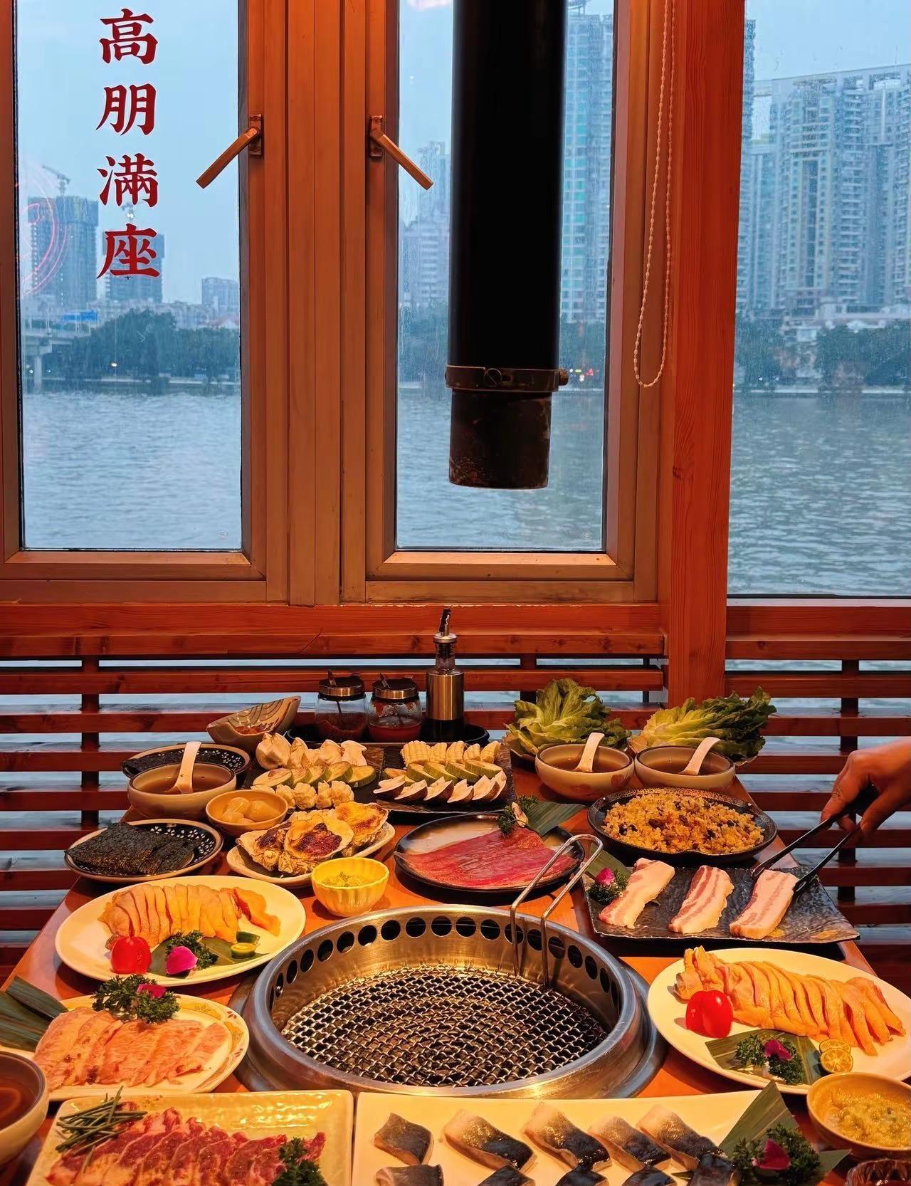 自带江景的地域限定烤肉‼️广州好超前‼️。没想到广州竟然有这么超前的店铺！一线江