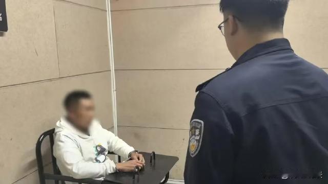 云南泸水，男子入住酒店时，无意中看到隔壁客房住了个美女，凌晨四点多，男子潜入隔壁