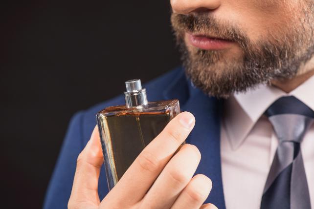 大家有没有发现，中国男人的形象投资清单，正在悄悄变长？

过去这份清单很短：理发
