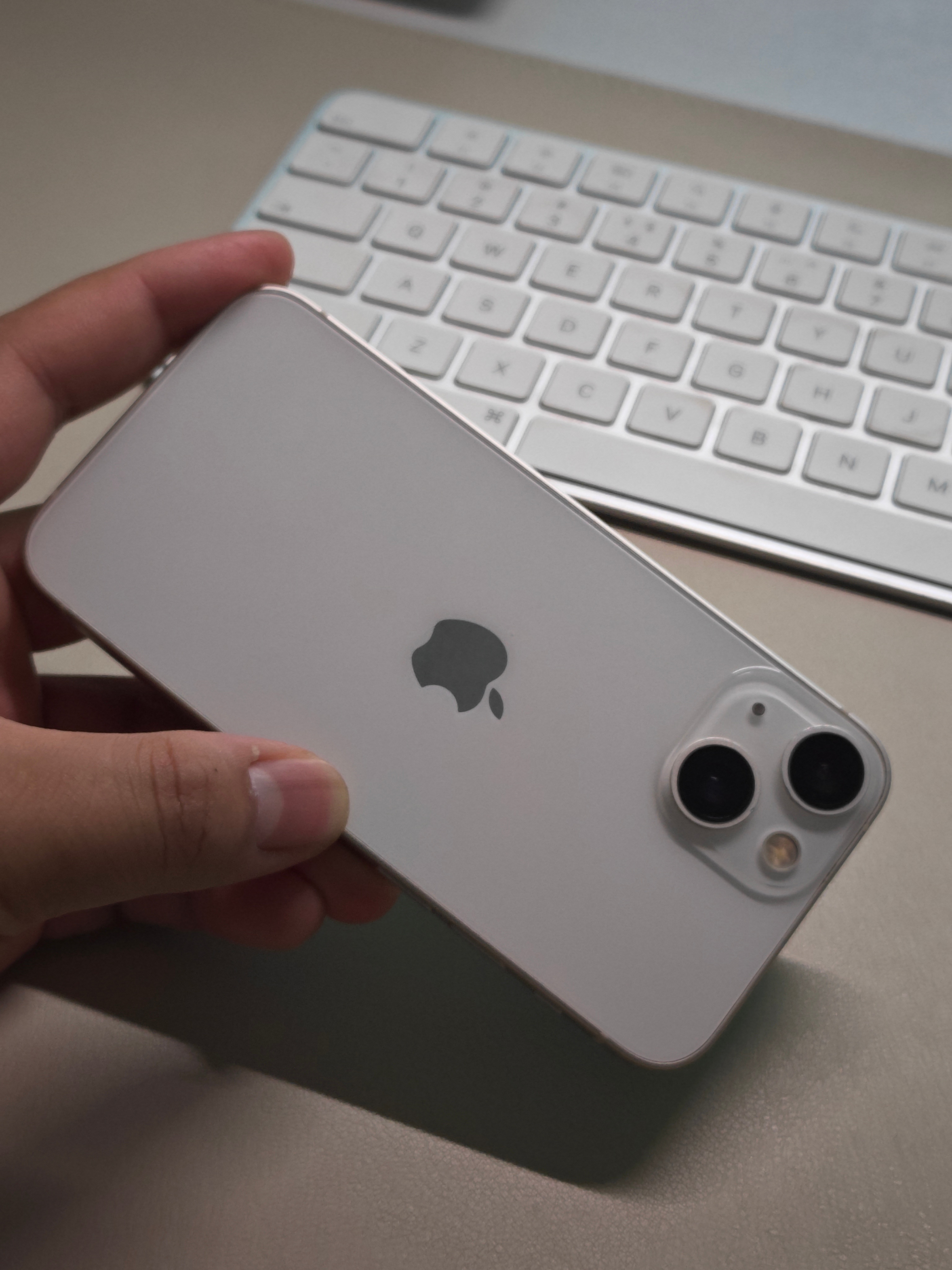收了一台 iPhone 13mini，这个大小真的是让人很讨喜，有点东西 ，但也