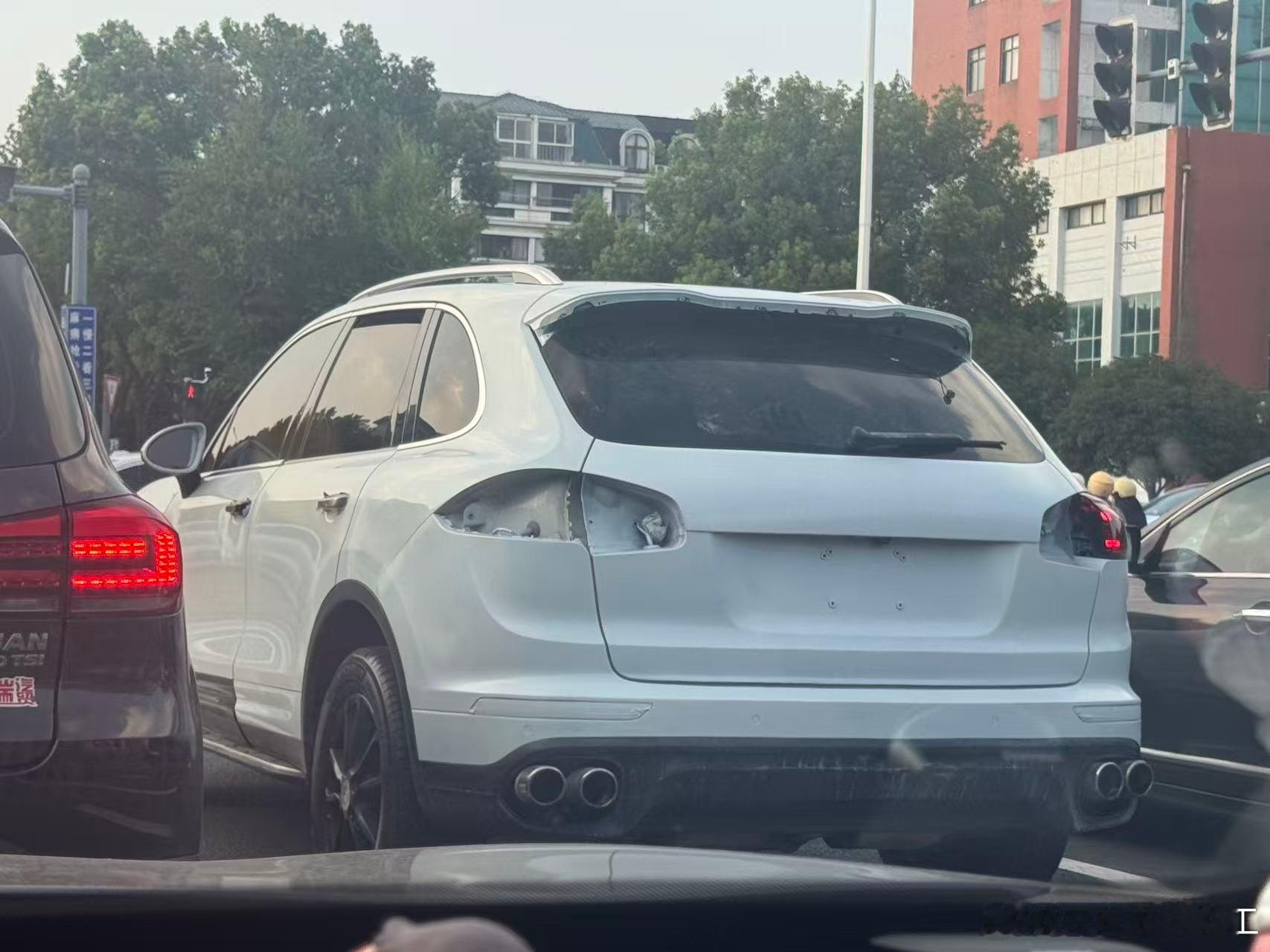 不是，你灯呢？？？保时捷车友组团看智界RX ​​​